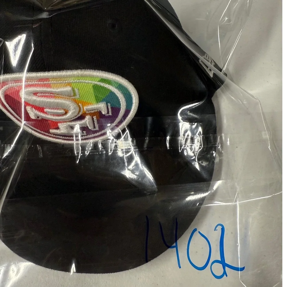 NFL San‎ Francisco 49ers New Era 59FIFTY Crucial Catch Cancer  Fitted Hat 7 1/2